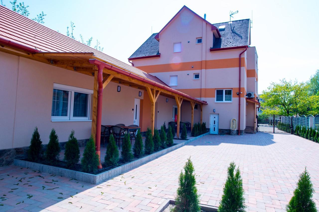 Bed and Breakfast Irany Colorado Apartman Ньїредьгаза Екстер'єр фото